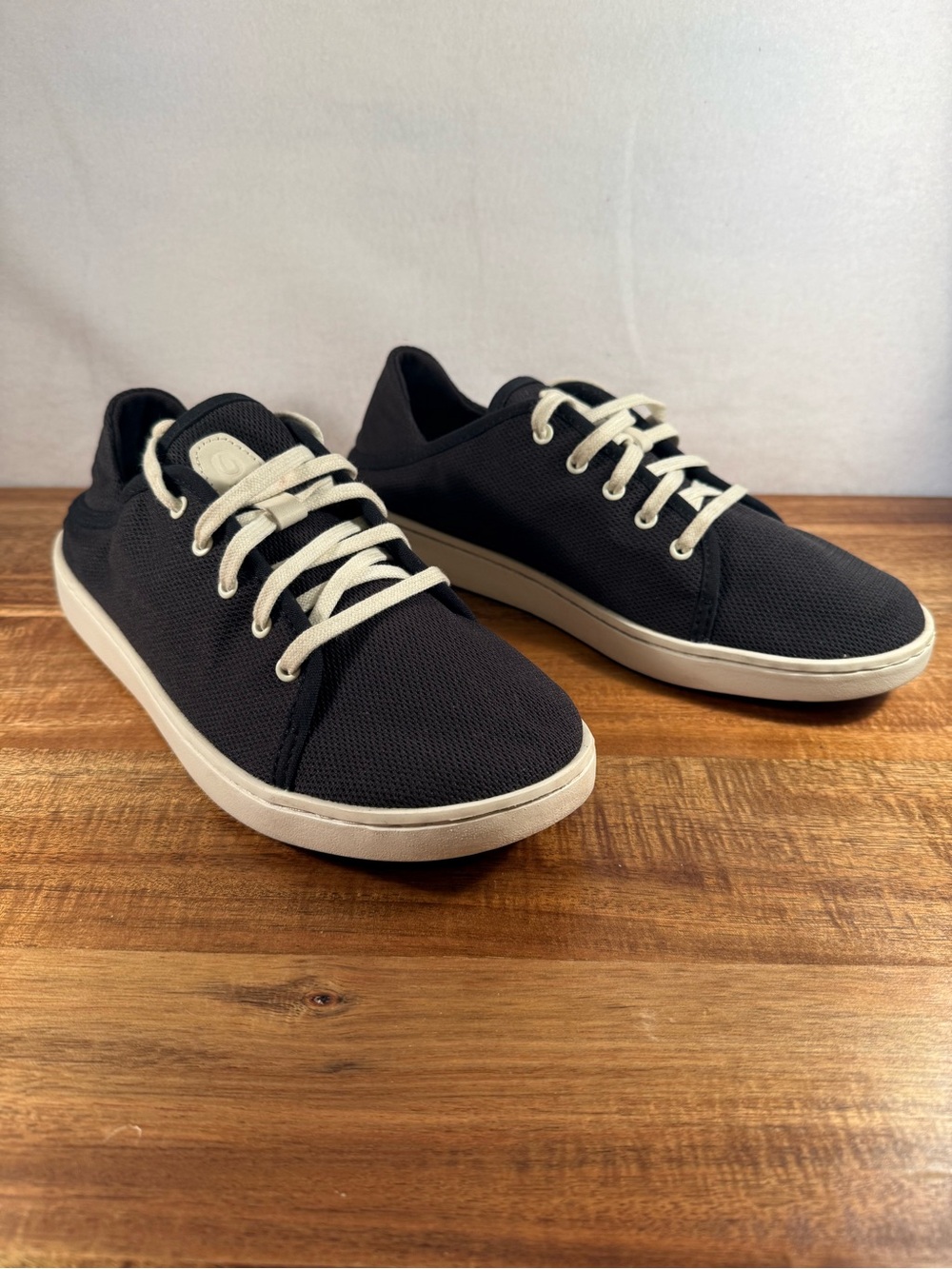 OlwKai Pehuea Li Women's Sneakers Black Size 8.5 - Picture 1 of 12